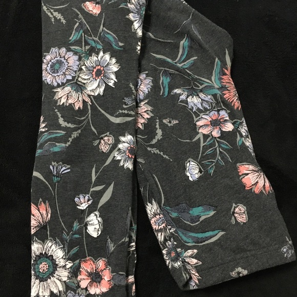 Old navy flower and butterfly leggings - Picture 2 of 4